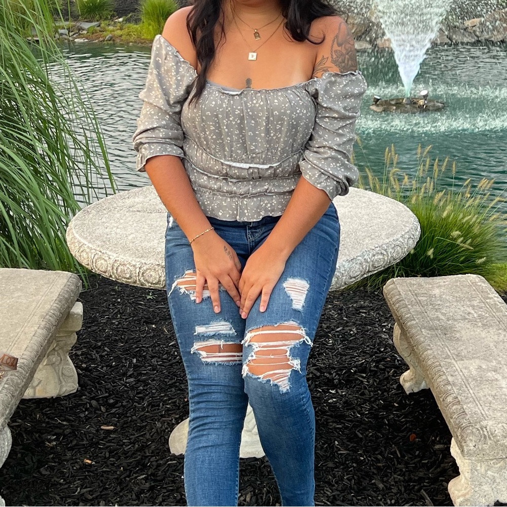 Off the shoulder 3/4 sleeve crop top